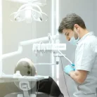 Центр стоматологии и имплантологии YourMed на Молодёжной улице Фотография 2